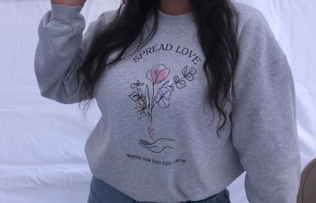 Spread Love - Crewneck Sweater